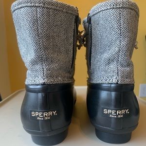 Sperry girls boot black herringbone